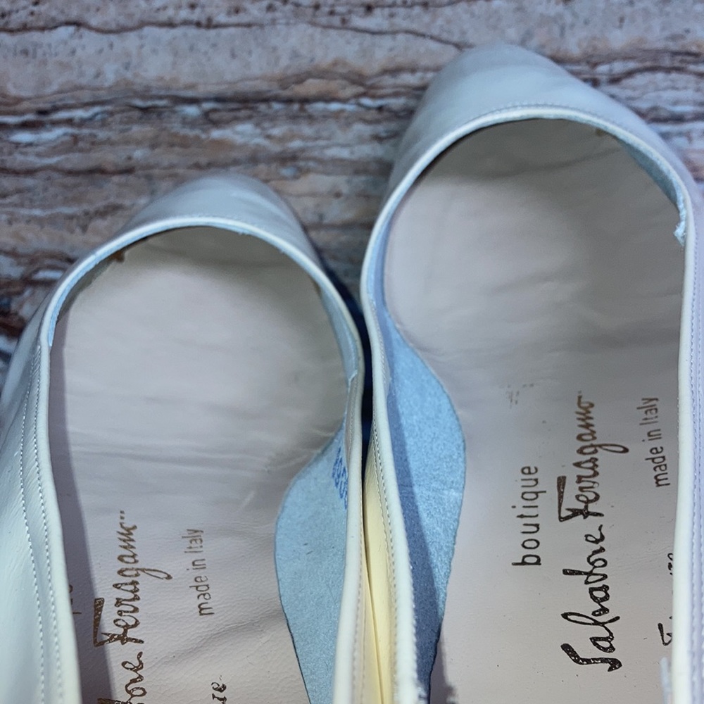 Salvatore Ferragamo Leather Vintage Off-White Slip-on Loafter Shoes Italy - Picture 7 of 9
